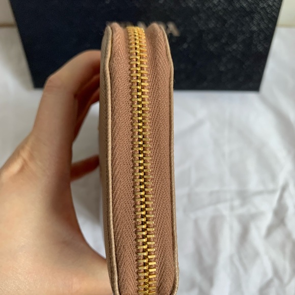 Prada Wallet - Picture 5 of 10